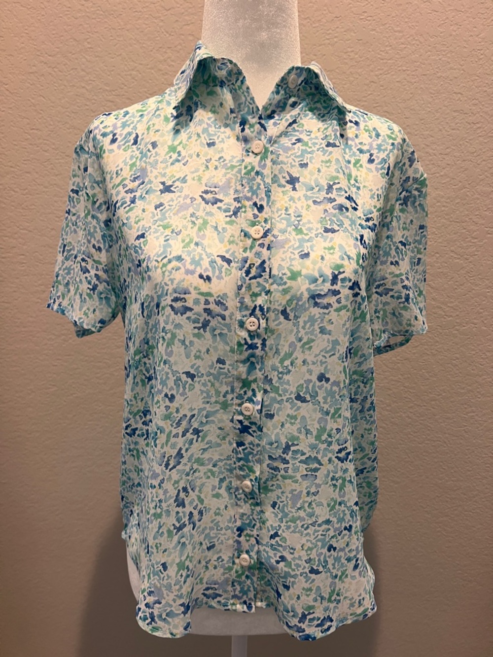 Sadie & Sage Blue and Mint Floral Button-Front Blouse